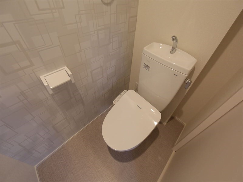 物件内観写真5　(温水洗浄暖房便座付トイレ　同仕様写真)