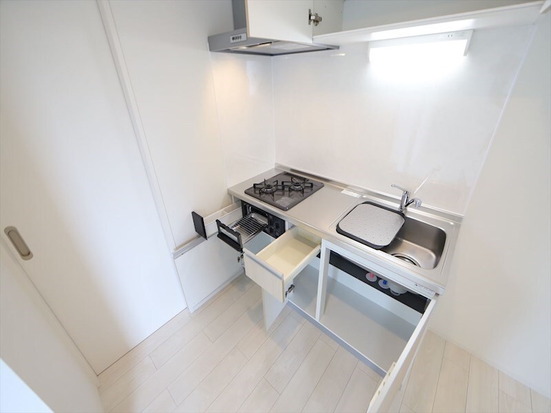 物件内観写真7　(システムキッチン（ガス2口コンロ・グリル付）　同仕様写真)