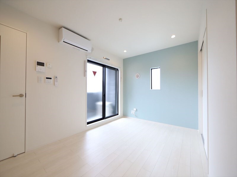 物件内観写真12　(ＬＤＫ8.6帖　エアコン完備　バルコニー　同仕様写真)