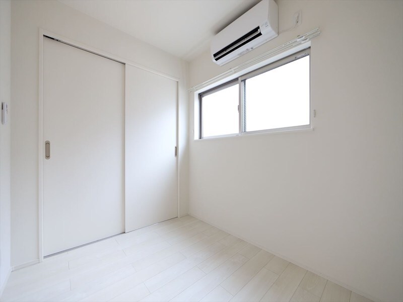 物件内観写真13　(洋室3.6帖　クローゼット付　同仕様写真)