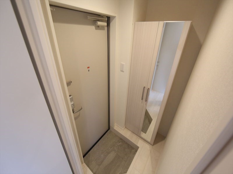 物件内観写真20　(玄関　シューズボックス付（収納充実してます）　同仕様写真)