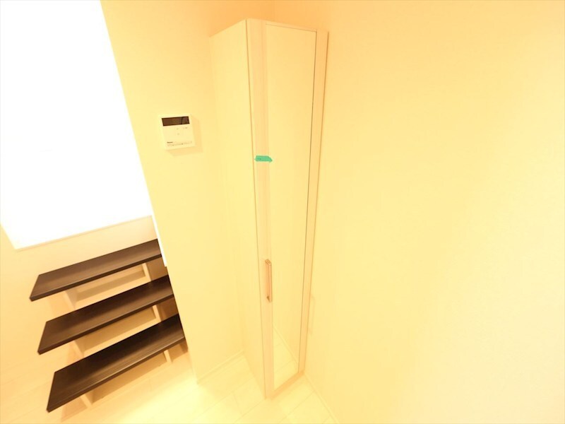 物件内観写真21　(玄関　シューズボックス付（収納充実してます）　同仕様写真)