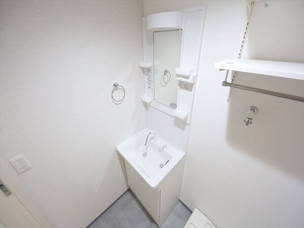 洗面所(脱衣所　独立洗面台（シャンプードレッサー付）　同仕様写真)
