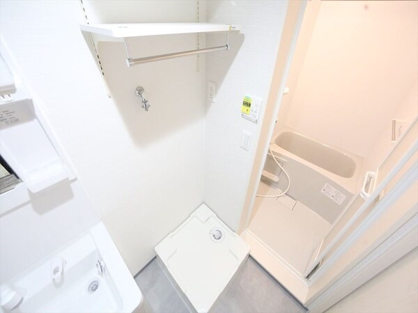 洗面所(脱衣所　室内洗濯機置き場　同仕様写真)