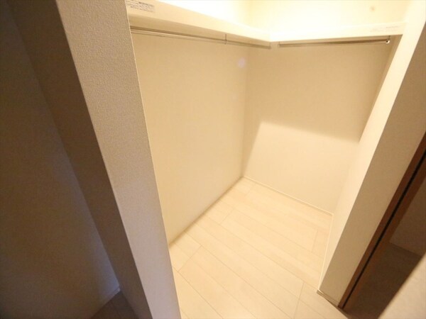 収納(ウォークインクローゼット（収納充実してます）　同仕様写真)