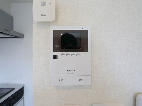 セキュリティ(ＴＶモニター付インターホン　同仕様写真)