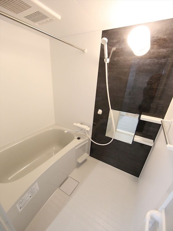 物件内観写真4　(バスルーム　浴室暖房乾燥機付き　同仕様写真)