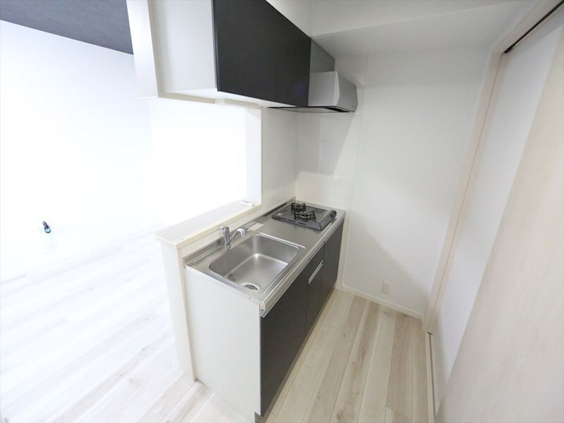 物件内観写真7　(システムキッチン（ガス2口コンロ付）　同仕様写真)