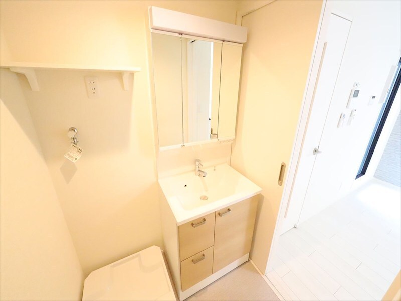 物件内観写真27　(脱衣所　独立洗面台（シャンプードレッサー付）　同仕様写真)