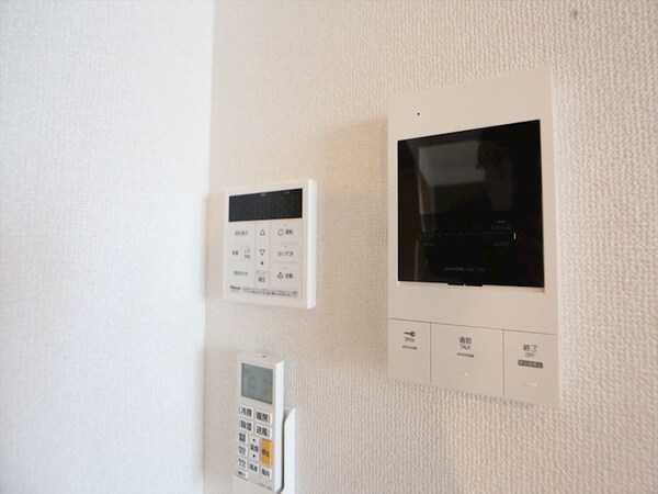 セキュリティ(ＴＶモニター付インターホン　同仕様写真)