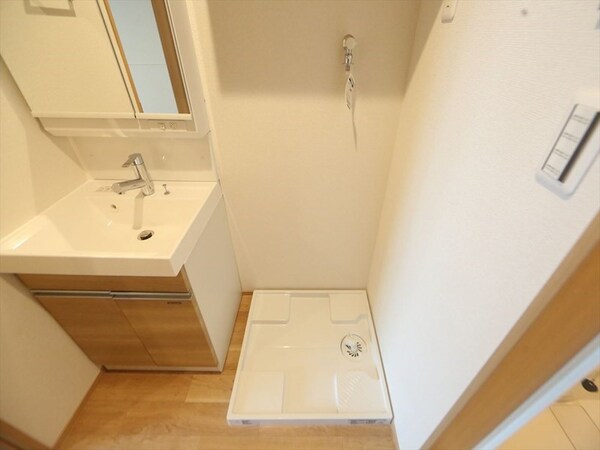洗面所(脱衣所　室内洗濯機置き場　同仕様写真)