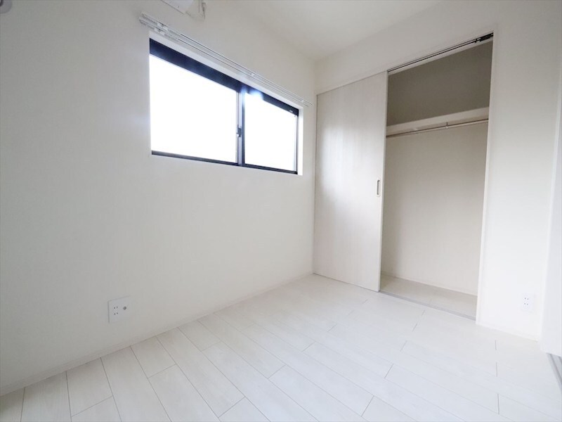 物件内観写真9　(洋室3.6帖　クローゼット付（収納充実してます）　同仕様写真)