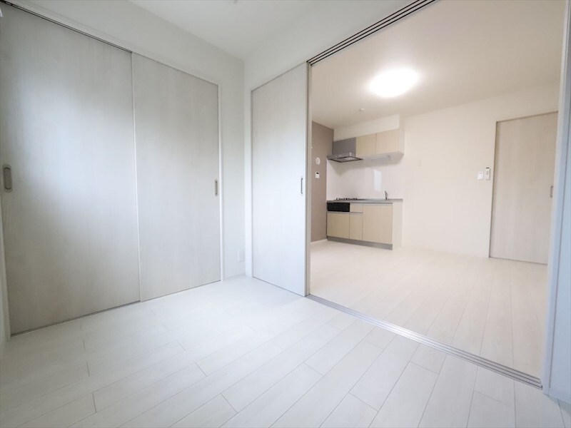 物件内観写真13　(洋室3.6帖　クローゼット付（収納充実してます）　同仕様写真)