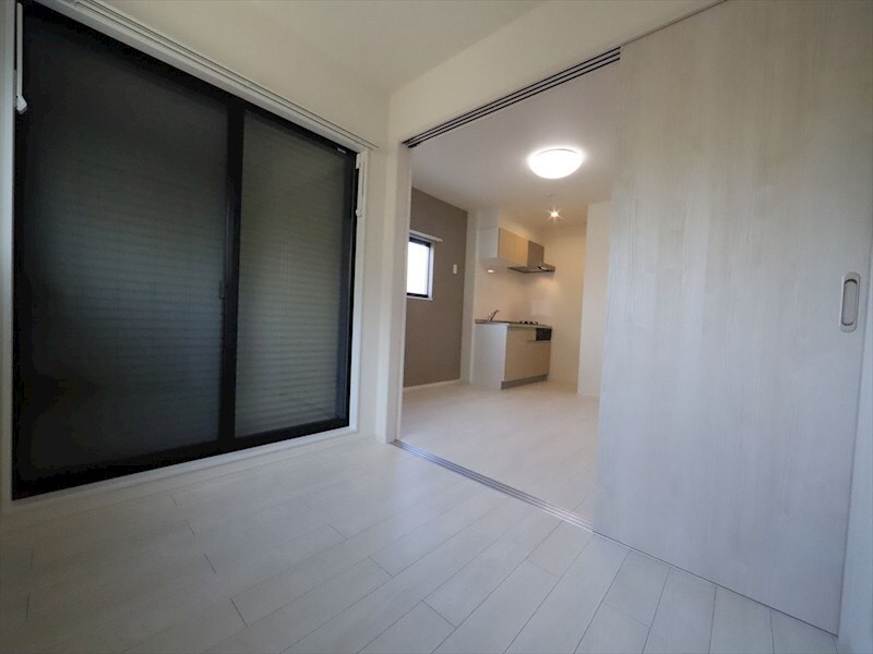 物件内観写真16　(ＬＤＫ8.4帖　洋室3.3帖　バルコニー　同仕様写真)