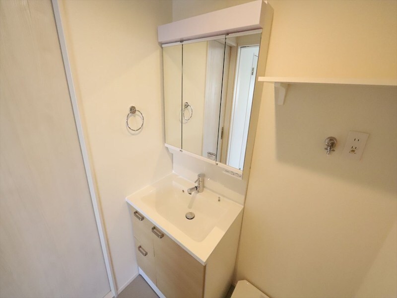 物件内観写真20　(脱衣所　独立洗面台（シャンプードレッサー付）　同仕様写真)