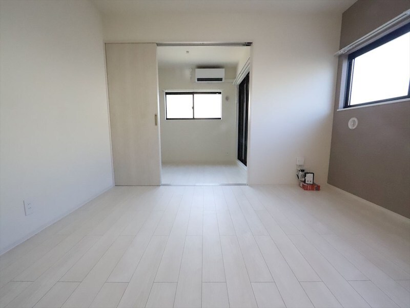 物件内観写真24　(ＬＤＫ8.4帖　洋室3.3帖　エアコン完備　同仕様写真)