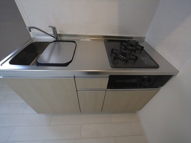 物件内観写真25　(システムキッチン（ガス2口コンロ・グリル付）　同仕様写真)