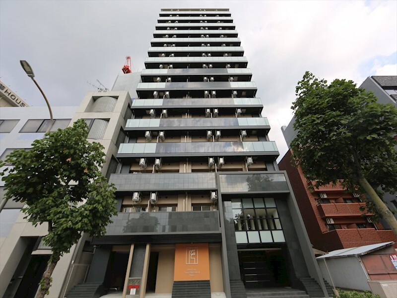 物件外観写真1　(外観　オートロック　宅配ＢＯＸ　防犯カメラ　分譲賃貸)