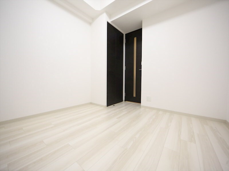 物件内観写真2　(洋室6帖　クローゼット付（収納充実してます）)