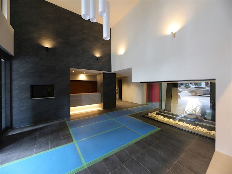 物件内観写真13　(エントランス　オートロック　宅配ＢＯＸ　防犯カメラ)