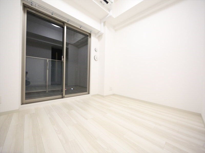 物件内観写真14　(洋室6帖　エアコン付　クローゼット付　バルコニー)