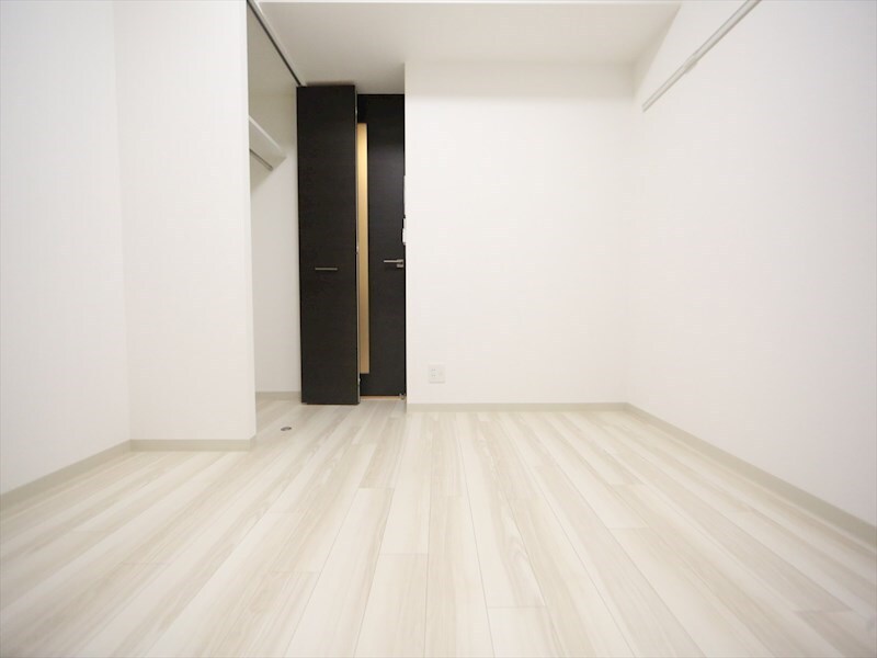 物件内観写真15　(洋室6帖　クローゼット付（収納充実してます）)