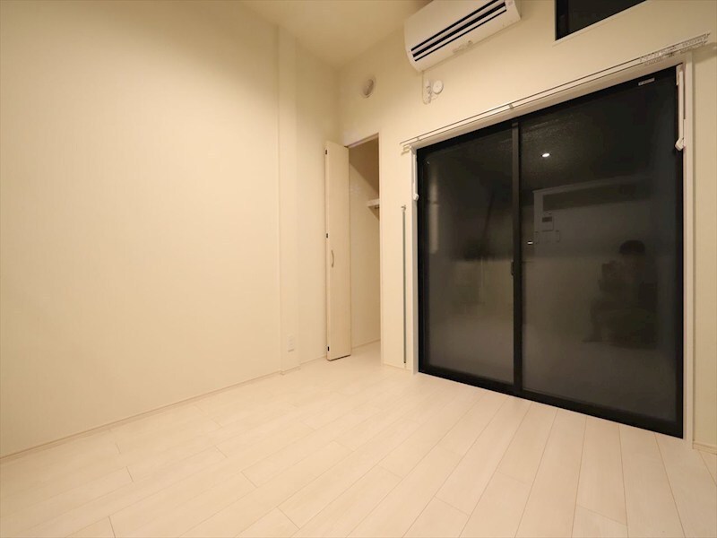 物件内観写真12　(洋室5.9帖　ロフト5.8帖（収納にも使えます）　同仕様写真)