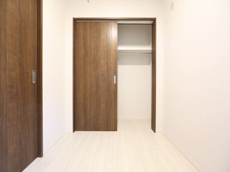 物件内観写真6　(クローゼット（収納充実してます）　同仕様写真)