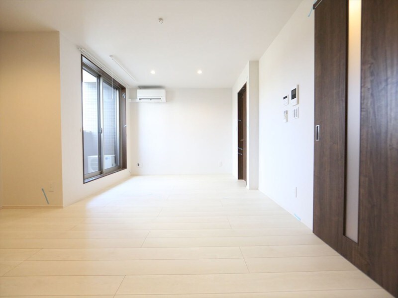 物件内観写真12　(ＬＤＫ12帖　エアコン完備　バルコニー　同仕様写真)