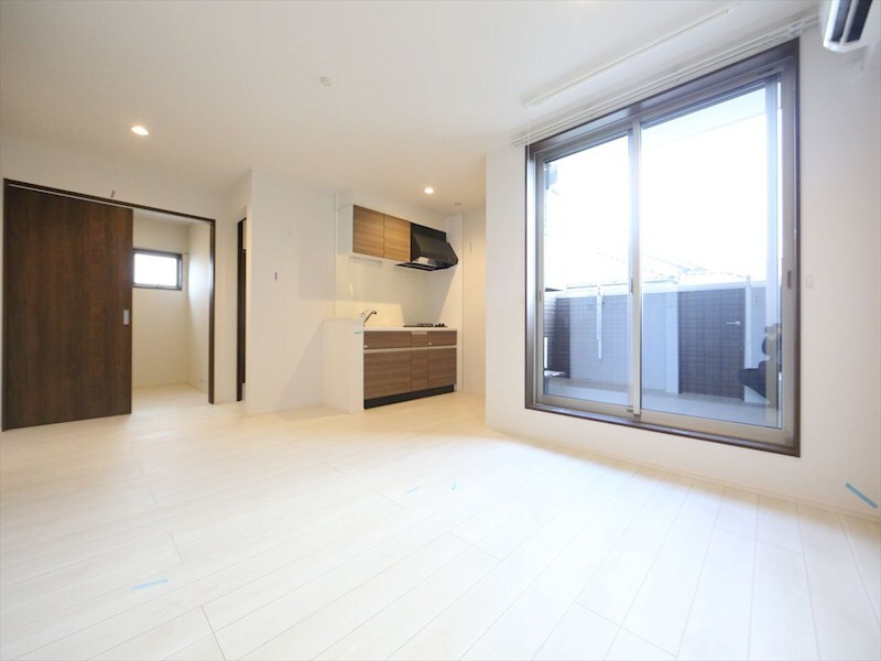 物件内観写真14　(ＬＤＫ12帖　システムキッチン　バルコニー　同仕様写真)