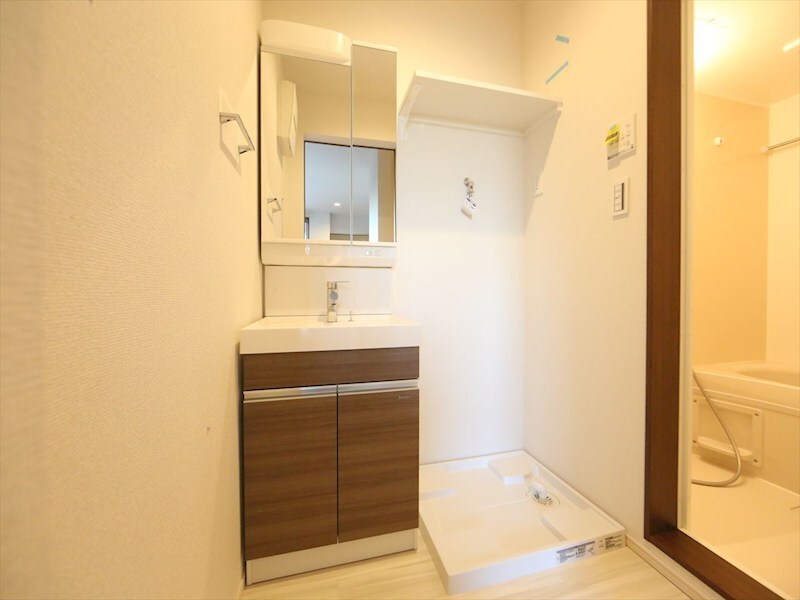 物件内観写真20　(脱衣所　独立洗面台（シャンプードレッサー付）　同仕様写真)