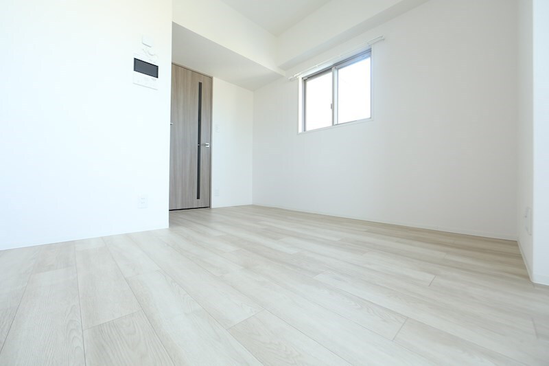 物件内観写真2　(洋室6.9帖　ウォークインクローゼット付（収納充実してます）)