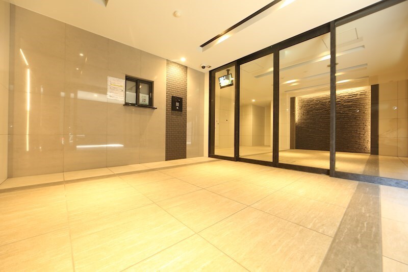 物件内観写真13　(エントランス　オートロック付　防犯カメラ有り)