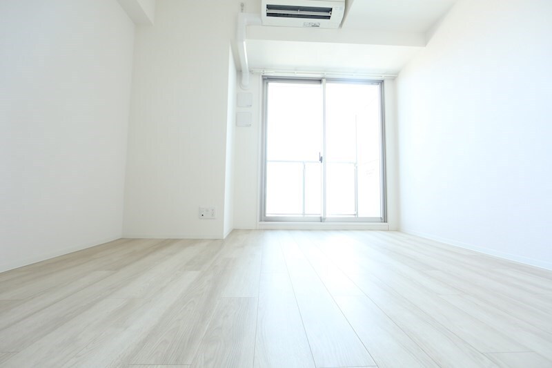 物件内観写真23　(洋室6.9帖　エアコン完備　バルコニー)