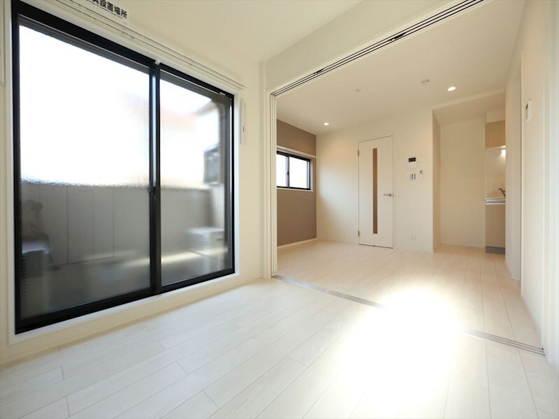 物件内観写真16　(ＬＤＫ8.1帖　洋室4帖　バルコニー　同仕様写真)