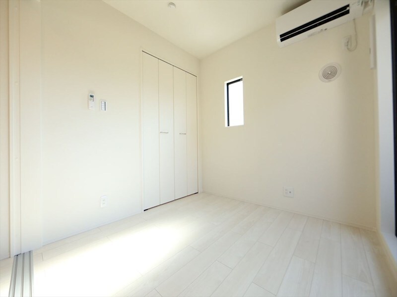 物件内観写真25　(洋室4帖　ウォークインクローゼット付　同仕様写真)