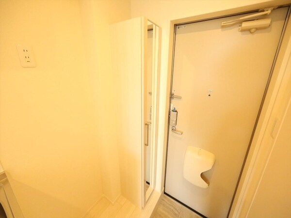 玄関(玄関　シューズボックス付（収納充実してます）　同仕様写真)