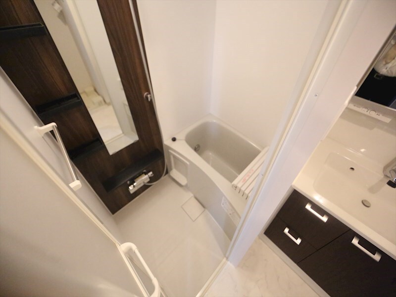 物件内観写真4　(バスルーム　浴室暖房乾燥機付き　同仕様写真)