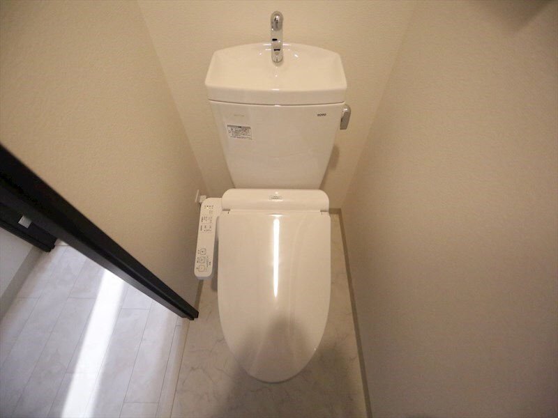 物件内観写真5　(温水洗浄暖房便座付トイレ　同仕様写真)
