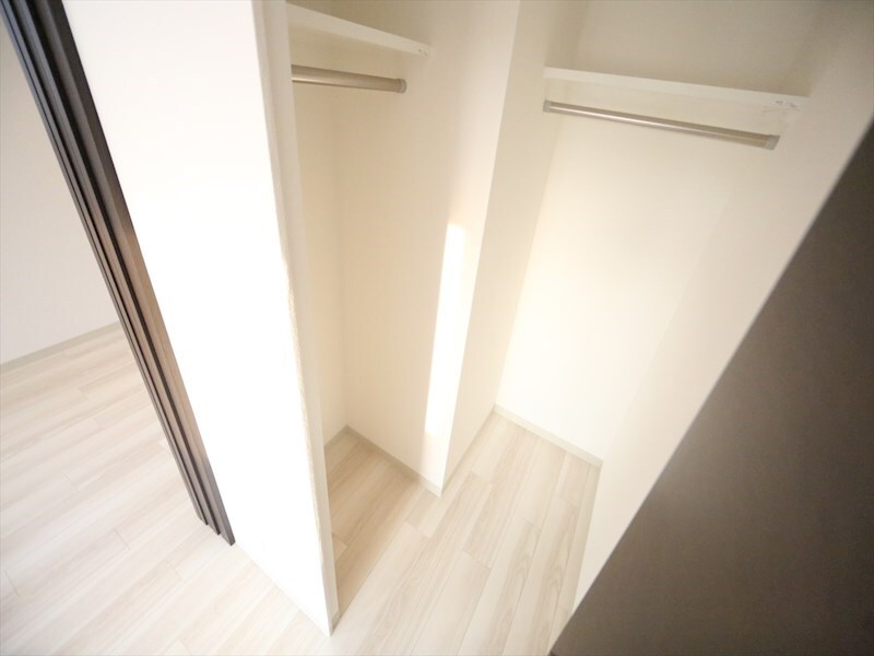 物件内観写真6　(クローゼット（収納充実しています）　同仕様写真)