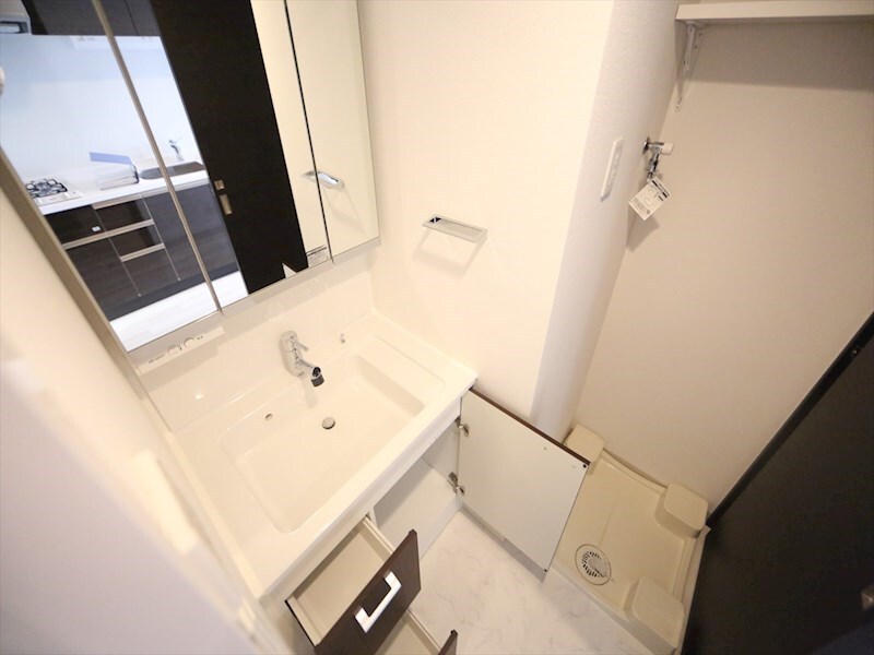 物件内観写真24　(脱衣所　独立洗面台（シャンプードレッサー付）　同仕様写真)