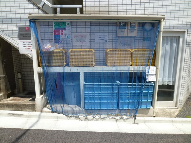 物件外観写真6　(★敷地内ゴミ置き場★)