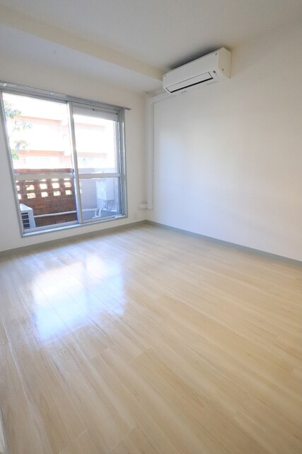 物件内観写真8　(★洋室6帖・北東側の洋室です★)