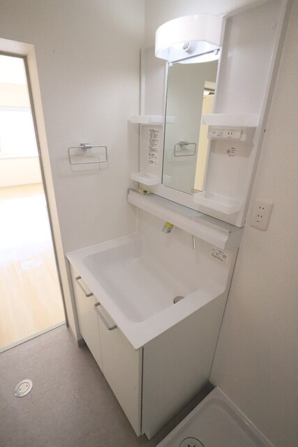 物件内観写真15　(★シャワー付き洗面化粧台★)