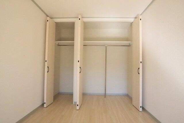 物件内観写真16　(★壁一面がクローゼットになっています★)