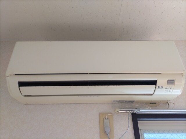 物件内観写真9　(★エアコン1基★※クリーニング前の写真です)