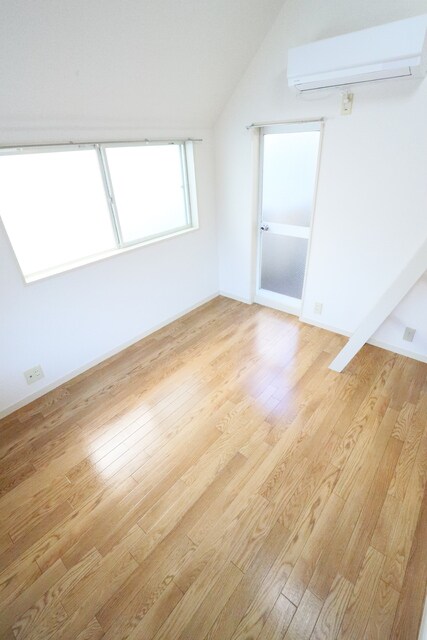 物件内観写真5　(☆6.3帖の洋室☆)