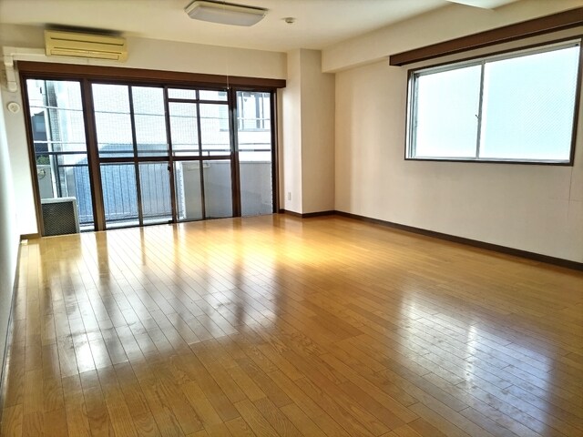 物件内観写真8　(★洋室14.4帖★※クリーニング前の写真です)