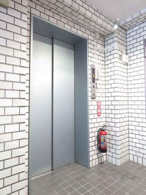 物件外観写真6　(★上階へはエレベーターで★)