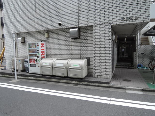 物件外観写真7　(敷地内ごみ置き場)